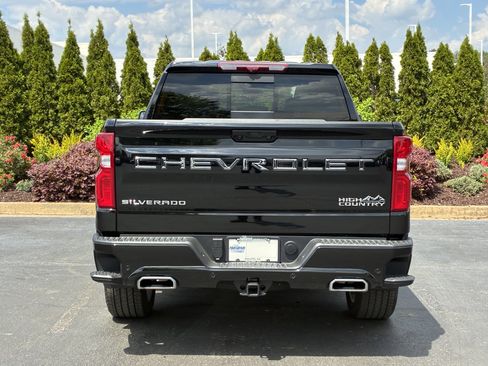 Used 2025 Chevrolet Silverado 1500 High Country AWD/4WD image 9