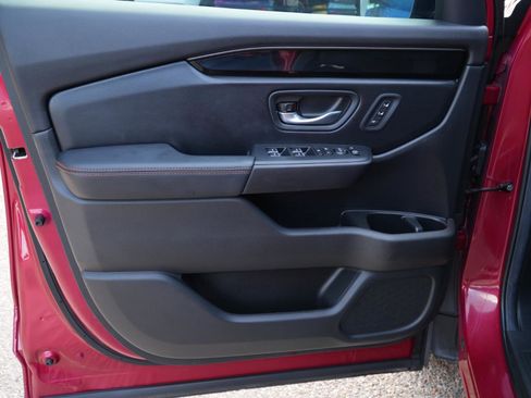 Used 2025 Honda Pilot TrailSport image 13