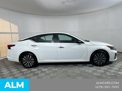 Used 2025 Nissan Altima 2.5 SV FWD image 4