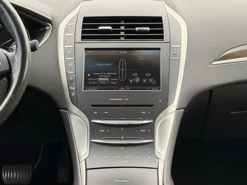 Used 2013 Lincoln MKZ FWD image 18