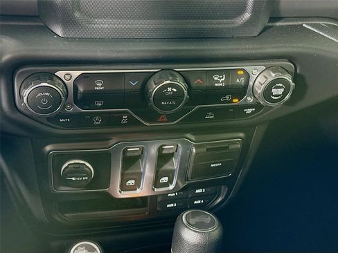 Used 2022 Jeep Wrangler Sport AWD/4WD image 9