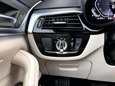 Used 2023 BMW 530e w/ Executive Package image 35