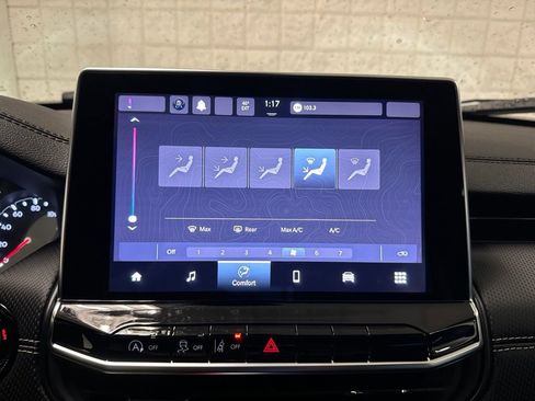 Used 2023 Jeep Compass Latitude AWD/4WD image 12
