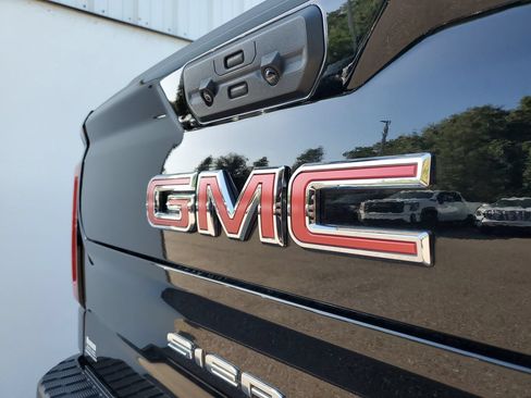 Used 2024 GMC Sierra 1500 AT4 w/ Technology Package AWD/4WD image 6