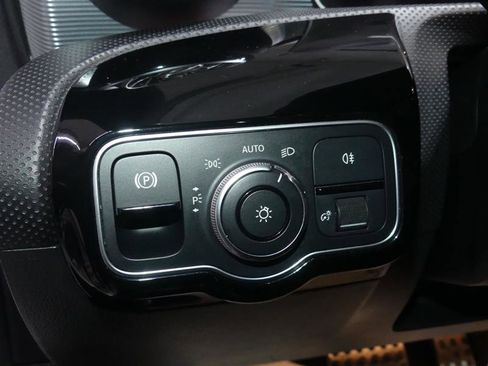 Used 2020 Mercedes-Benz CLA 250 4MATIC image 30