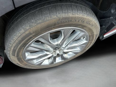 Used 2021 Toyota Highlander Limited FWD image 30