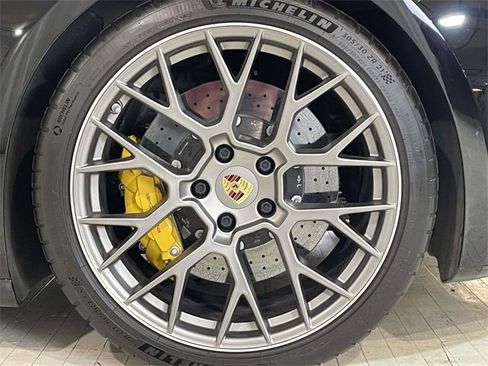 Used 2023 Porsche 911 Carrera image 14