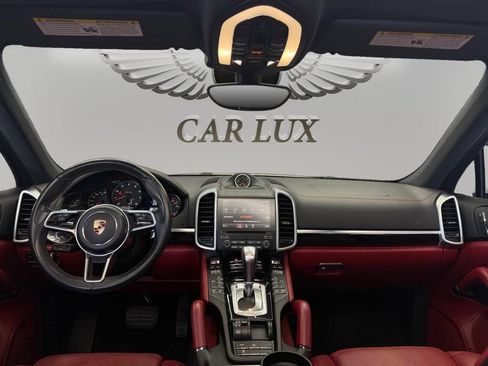 Used 2017 Porsche Cayenne Platinum Edition w/ Premium Package (PJV) AWD/4WD image 11