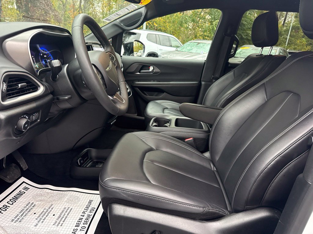 Used 2026 Chrysler Pacifica Select FWD image 9