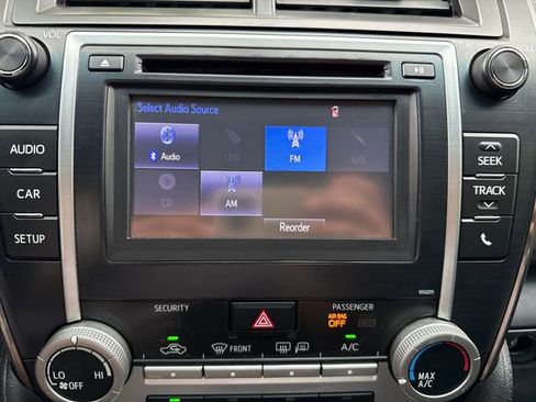 Used 2014 Toyota Camry SE FWD image 15