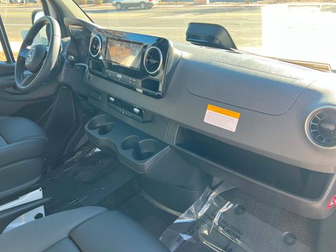 New 2026 Mercedes-Benz Sprinter 2500 image 18