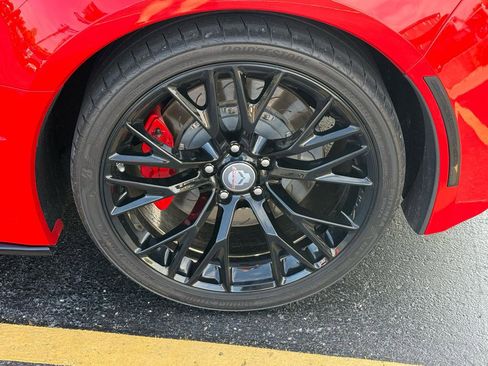 Used 2015 Chevrolet Corvette Z06 w/ 3LZ Preferred Equipment Group RWD image 12