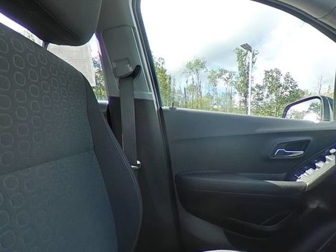 Used 2019 Chevrolet Trax LS FWD image 38