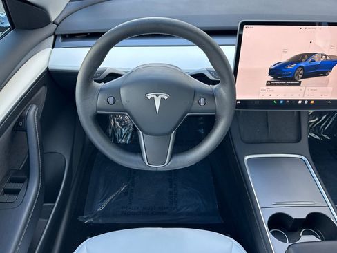 Used 2023 Tesla Model 3 Standard Range image 16