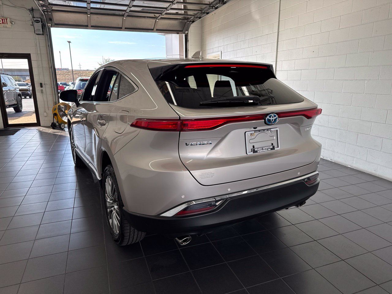 Used 2024 Toyota Venza Limited AWD/4WD image 6