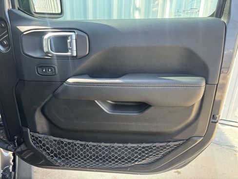 Used 2019 Jeep Wrangler Unlimited Sahara w/ Quick Order Package 24M Moab image 33