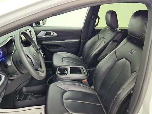Used 2024 Chrysler Pacifica Limited FWD image 21