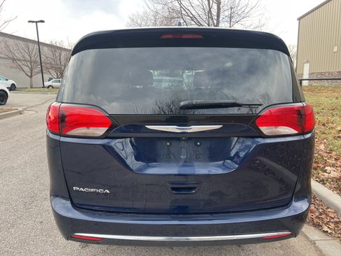 Used 2019 Chrysler Pacifica Touring Plus w/ Cold Weather Group image 6