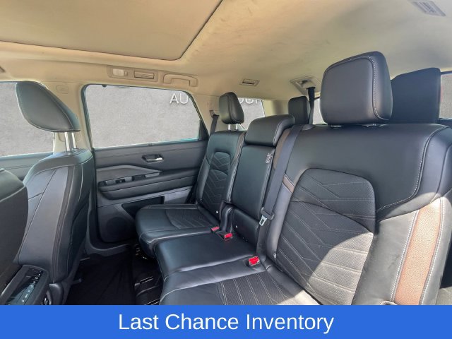 Certified 2023 Nissan Pathfinder Platinum w/ Cargo Package AWD/4WD image 22