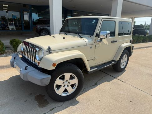 Used 2011 Jeep Wrangler Sahara w/ Dual Top Group AWD/4WD image 8