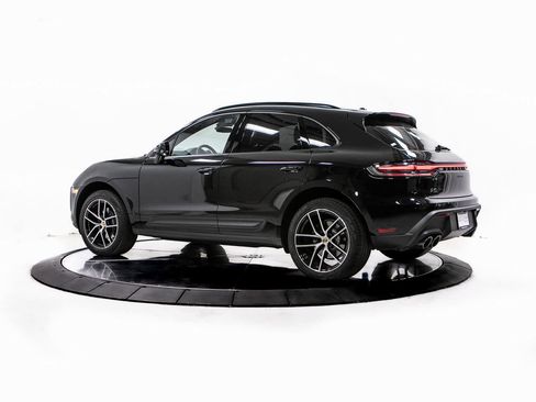Certified 2025 Porsche Macan image 3