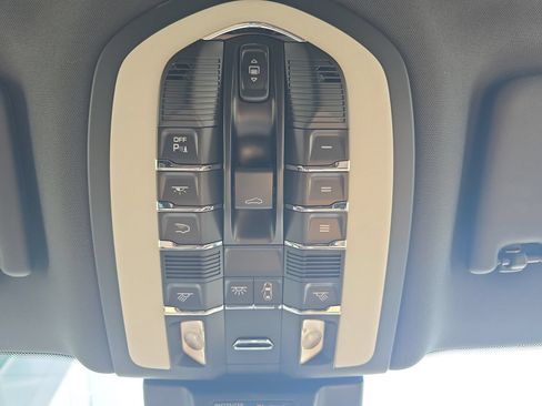 Certified 2025 Porsche Macan AWD/4WD image 25