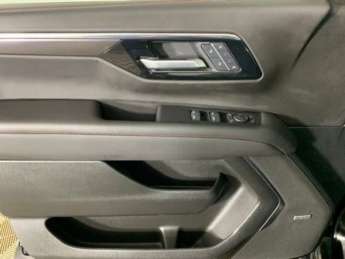 Used 2025 Chevrolet Suburban RST w/ Comfort Package image 31