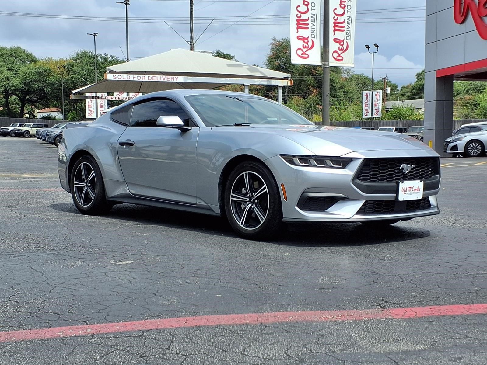Used 2025 Ford Mustang Coupe RWD image 4