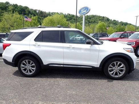 Used 2023 Ford Explorer XLT w/ Equipment Group 202A AWD/4WD image 7