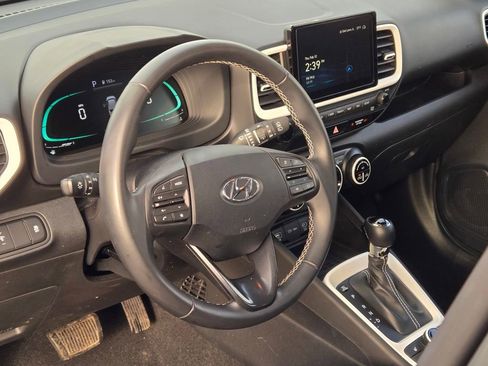 Used 2024 Hyundai Venue Limited image 30
