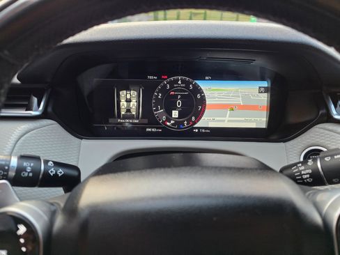 Used 2018 Land Rover Range Rover Velar R-Dynamic SE image 24