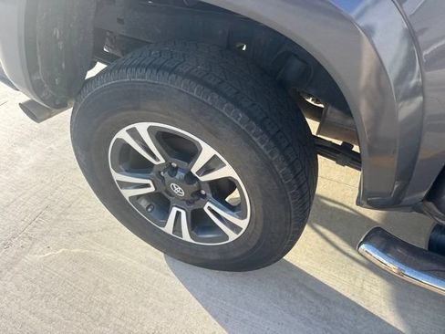 Used 2019 Toyota Tacoma TRD Sport w/ Technology Package RWD image 13