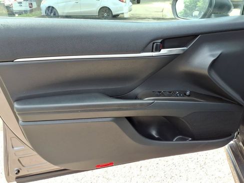 Used 2022 Toyota Camry SE FWD image 13