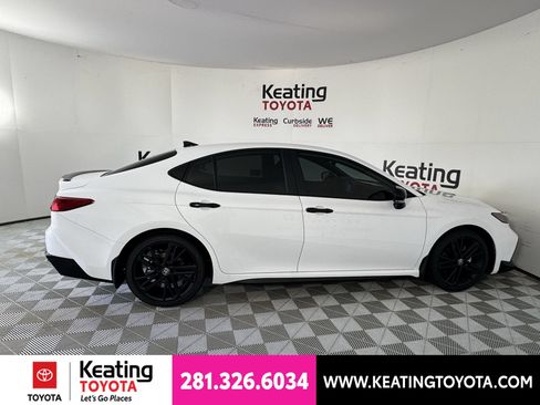 New 2026 Toyota Camry Hybrid FWD image 4
