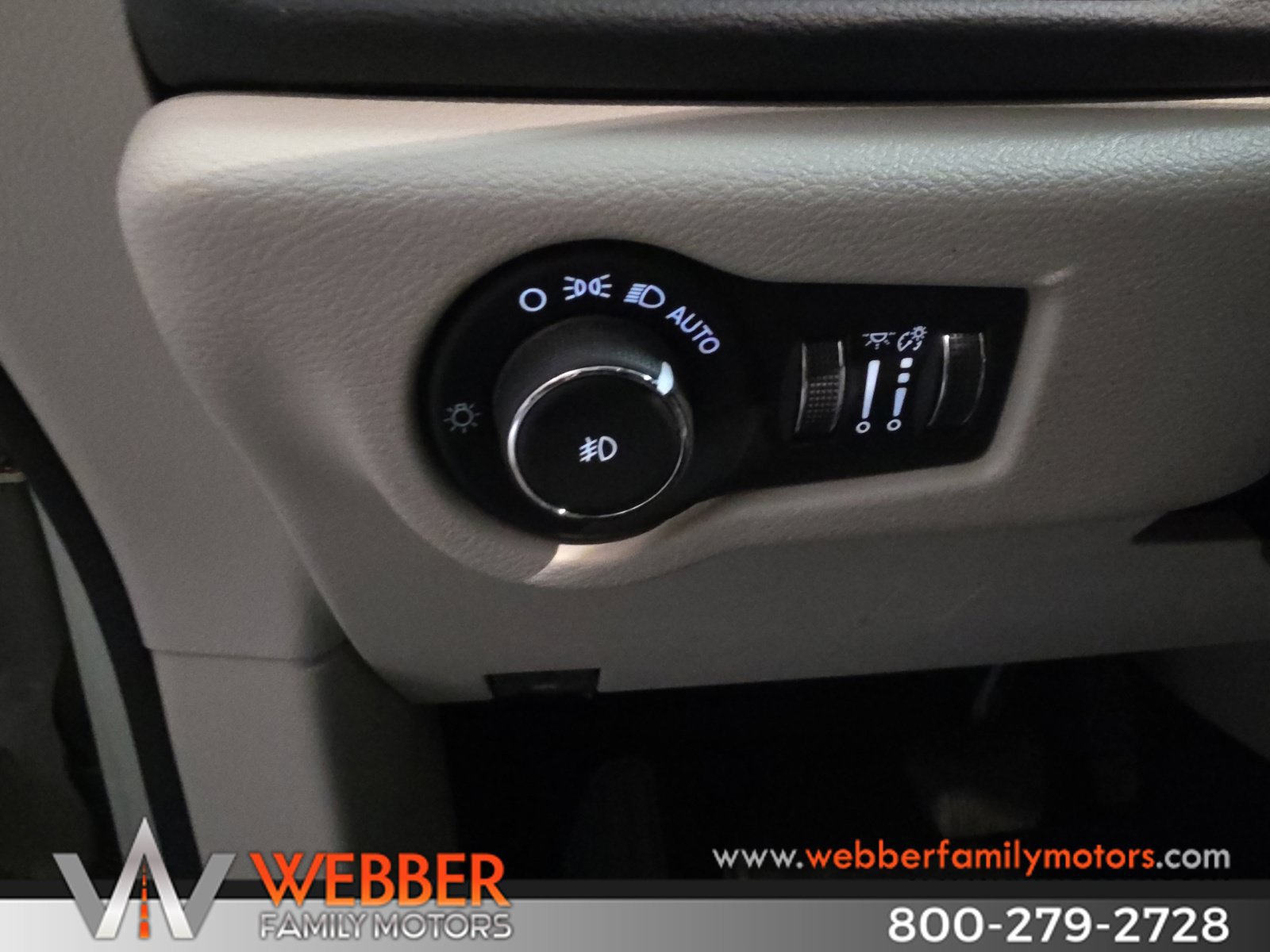 Used 2020 Chrysler Pacifica Touring-L FWD image 18
