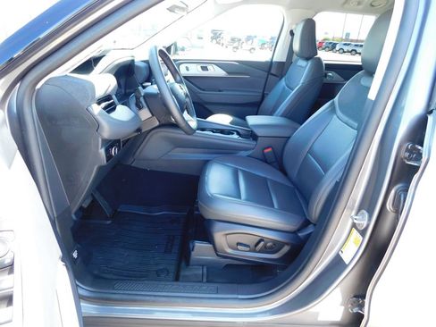 Used 2025 Ford Explorer Active w/ Active Comfort Package AWD/4WD image 12