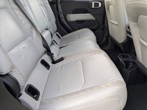Used 2022 Jeep Gladiator Overland AWD/4WD image 18