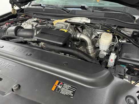 Used 2018 GMC Sierra 2500 Denali w/ Duramax Plus Package AWD/4WD image 93