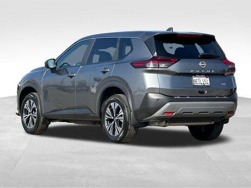 Used 2023 Nissan Rogue SV image 3
