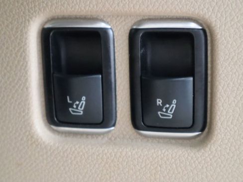 Used 2015 Mercedes-Benz GL 320 BlueTEC 4MATIC w/ Premium I Package image 17