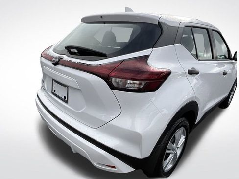 Certified 2025 Nissan Kicks Play S image 13