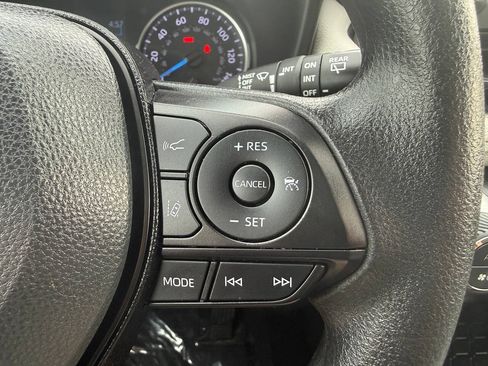 Used 2021 Toyota RAV4 XLE AWD/4WD image 33