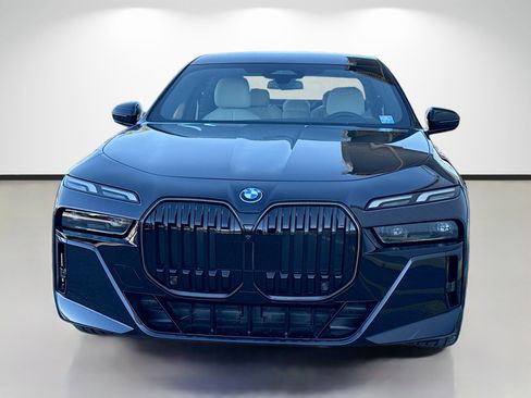 New 2026 BMW i7 xDrive60 w/ Premium Package image 8