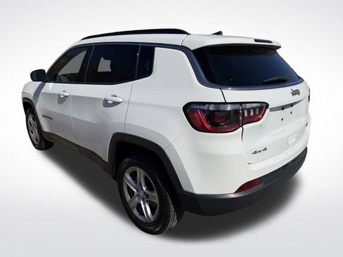 Used 2024 Jeep Compass Latitude image 12