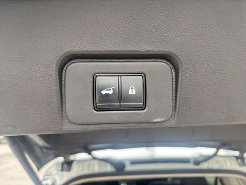Used 2025 Nissan Rogue SV AWD/4WD image 23