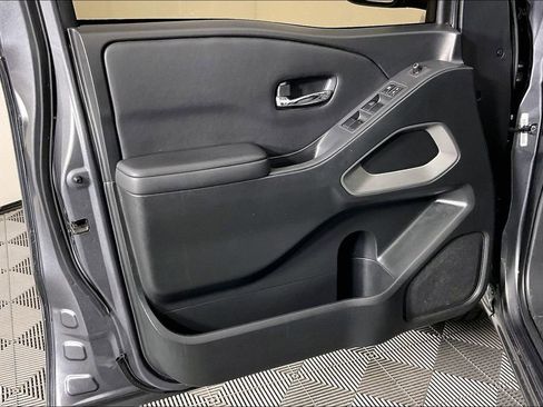 Used 2023 Nissan Frontier SV image 23