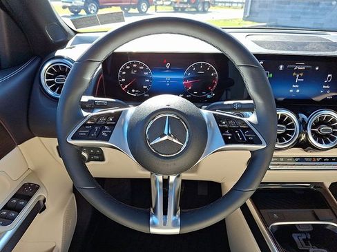 Used 2026 Mercedes-Benz GLB 250 4MATIC image 19