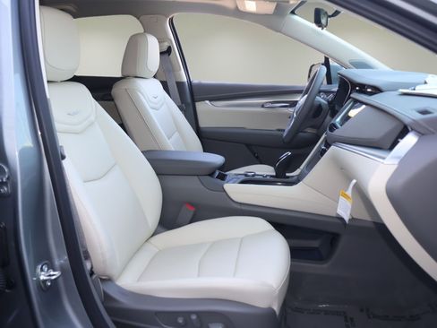 New 2026 Cadillac XT5 Premium Luxury w/ Driver Assist Package FWD image 17
