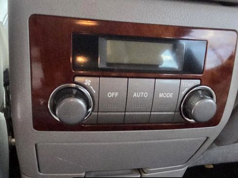 Used 2012 Toyota Highlander Limited w/ Tow Pkg FWD image 15