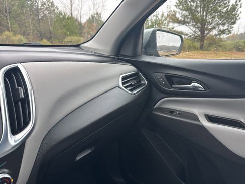 Used 2023 Chevrolet Equinox LT image 24